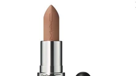 Come ricreare il make-up da "ragazza stanca", la tendenza dell'Autunno 2025
