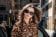 Emily Ratajkowsky con gioielli Tory Burch