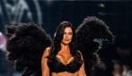 Le modelle in passerella per Victoria's Secret Fashion Show 2025