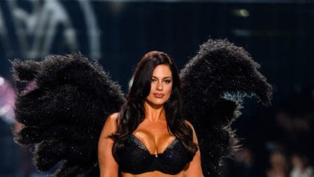 Le modelle in passerella per Victoria's Secret Fashion Show 2025