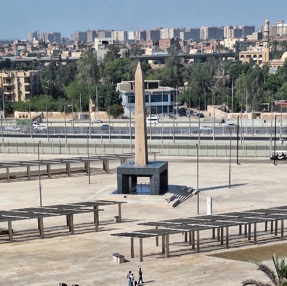 “Obelisco sospeso” di Ramses II davanti al GEM (1279-1213 a.C.) - ph Rosanna Pirelli