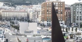 La nuova Porta Marittima di Napoli a piazza Municipio: alta 8 metri, in marmo e cemento