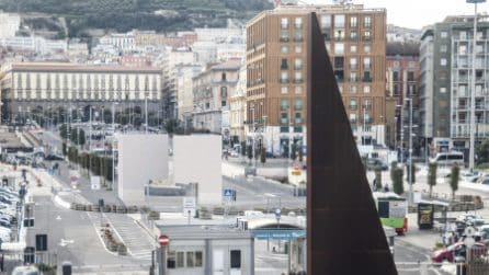La nuova Porta Marittima di Napoli a piazza Municipio: alta 8 metri, in marmo e cemento