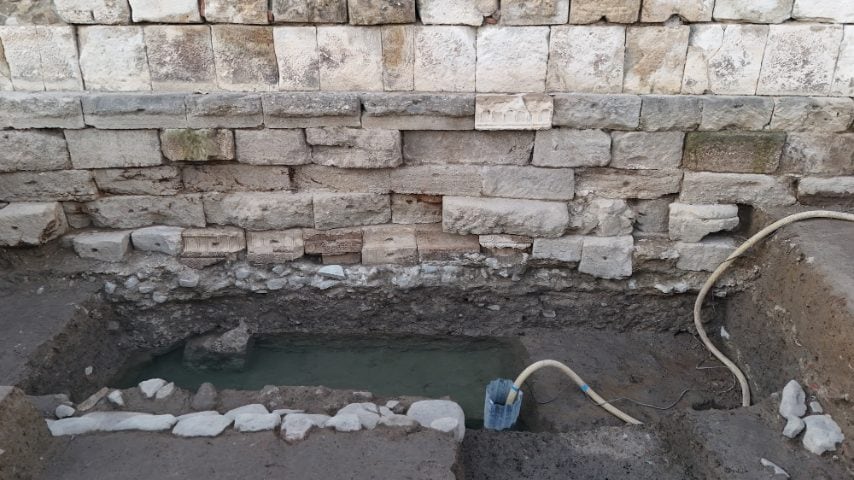 Parco archeologico di Sibari – Scavo del Teatro: le fondazioni de muro di fondo