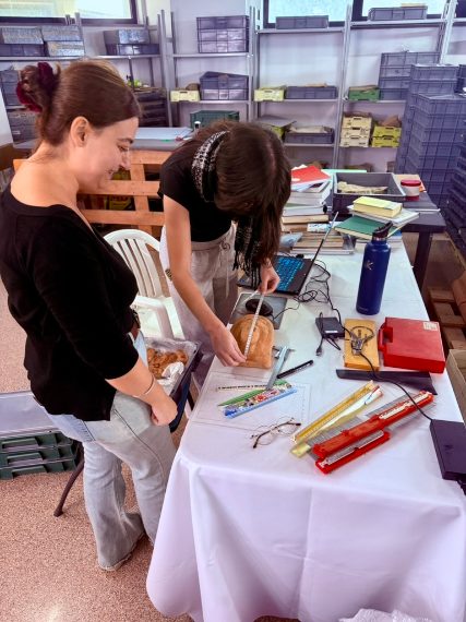 Parco archeologico di Sibari – Archeologi (e operai) al lavoro sul campo e in deposito