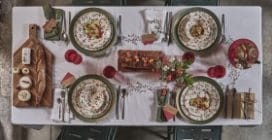 Natale 2025, gli accessori per decorare la tavola in modo trendy