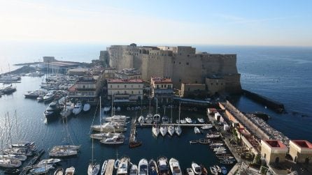 Castel dell'Ovo a Napoli libero da ponteggi e impalcature