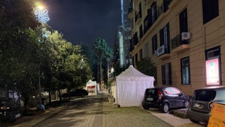 Vomero, l'area pedonale del Parco Mascagna invasa dalle auto in sosta vietata