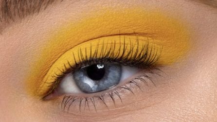 Nel 2026 torna di tendenza l'ombretto colorato
