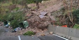 Frana sulla Statale Amalfitana, strada chiusa dopo il maltempo