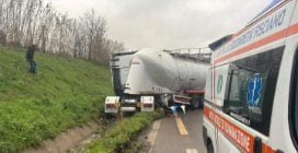 Incidente a Fisciano, tir si schianta, ferito camionista: chiuso il raccordo Avellino-Salerno