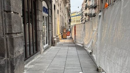 Rinasce via Toledo a Napoli, ecco la nuova pavimentazione con la pietra etnea
