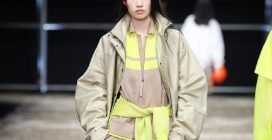 Le giacche tecniche sono il capo più trendy della primavera 2026