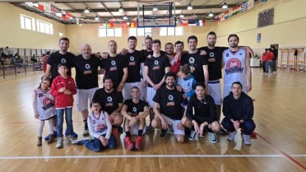 Un trofeo di basket per Mario Paciolla per ricordarlo nel giorno dei 39 anni