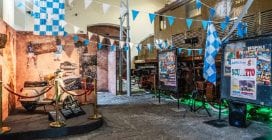 Mostra di auto e moto d'epoca al Museo di Pietrarsa, c'è la Vespa di Maradona