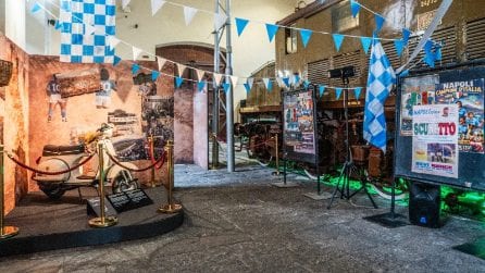 Mostra di auto e moto d'epoca al Museo di Pietrarsa, c'è la Vespa di Maradona