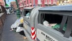 Danneggiate le nuove campane dei rifiuti al Corso Vittorio Emanuele, distrutte le bande anti-vandali