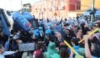 Corteo contro l'evento sulla remigrazione a Napoli, bloccato viale Maddalena