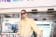 Theodore Pellerin con valigia Rimowa