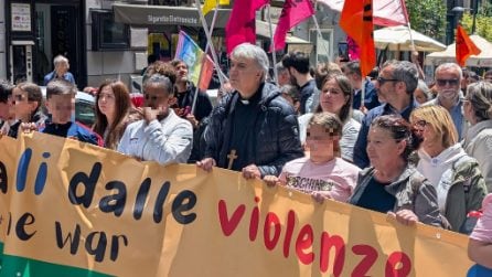 A Napoli in migliaia al corteo contro la violenza: "Fare rete per aiutare i giovani"