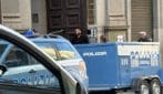 Blitz della Polizia al Cavone di Napoli, strada chiusa: arrivano unità cinofile