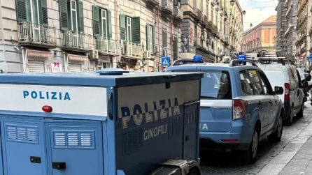 Blitz della Polizia al Cavone di Napoli, strada chiusa: arrivano unità cinofile