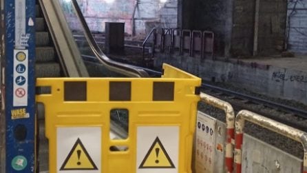 Le scale mobili della Circumvesuviana a Garibaldi ferme da un mese: "Disagi per donne incinte e anziani"