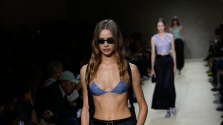 Bra mania, il reggiseno c'è e si vede nei look di tendenza per l'estate 2026