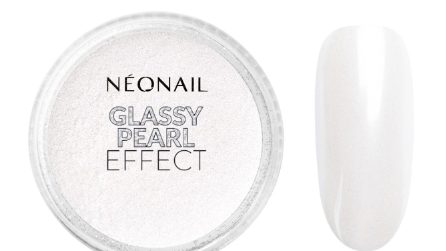 Perly white nails, la tendenza unghie per l'estate 2026