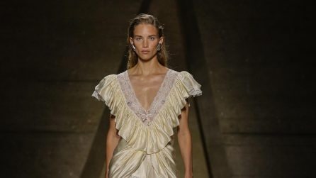 Vestirsi "da notte": la tendenza moda per l'estate 2026