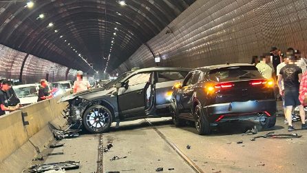 Danni alla Galleria Vittoria dopo l'incidente, scontro tra 3 veicoli: Lamborghini distrutta