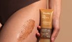 Doposole e scrub per far durare a lungo l'abbronzatura in estate