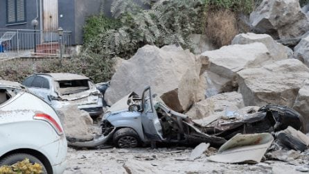 Le immagini dei danni causati dal terremoto 4.7 ai Campi Flegrei