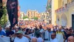 A Pozzuoli migliaia di persone al corteo per il terremoto 4.7