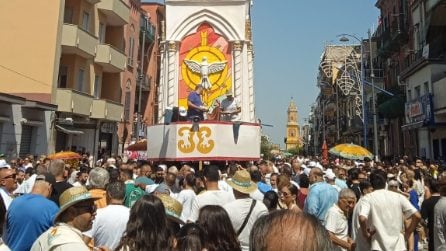 Corteo con migliaia di persone alla Festa della Madonna della Neve di Ponticelli