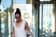 Matilde Gioli con trolley Rimowa