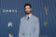 Riz Ahmed in Loewe con gioielli Boucheron agli Emmy Awards 2026