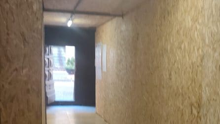 Napoli, il consiglio comunale chiuso a un mese dall'incendio: montati pannelli ignifughi in via Verdi