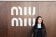 Ella Bright alla sfilata di Miu Miu