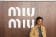 Tina Kunakey alla sfilata di Miu Miu