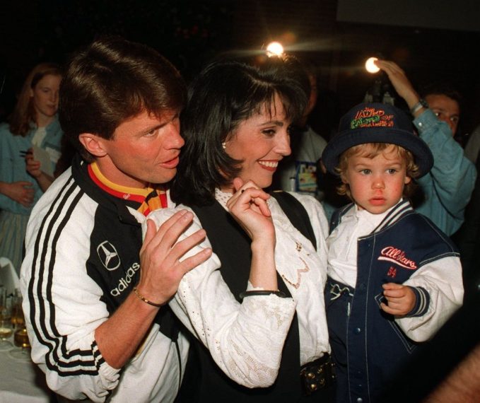 Nel 1994 l'ex giocatore ha sposato l'ex Miss Svizzera, modella e conduttrice.