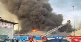 Grosso incendio a Napoli, a fuoco capannoni cinesi in via Brin