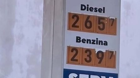 Caro prezzi a Napoli dopo il blocco dei tir, il gasolio arriva a 2,7 euro al litro