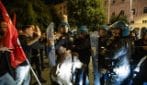Scontri a Napoli al corteo di protesta contro il caro-vita