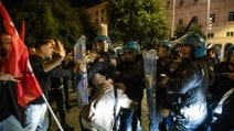 Scontri a Napoli al corteo di protesta contro il caro-vita