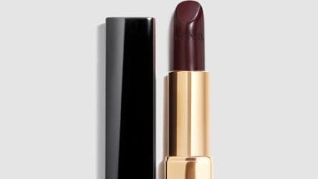 Il trend dell'Autunno/Inverno 2026-27 è il makeup da Drama Girl con occhi intensi e labbra scure
