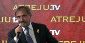 Berlusconi diserta l'incontro con i giovani del PdL. Loro: "Ci ha delusi". La Russa: "Colpa dei giornalisti"