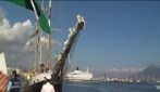 Al grido “Free Palestine” Napoli accoglie il veliero Estelle