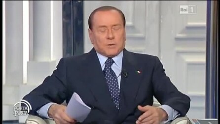Berlusconi a Vespa: "Si metta seduto"