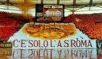 La Curva Sud canta "Roma Roma Roma"